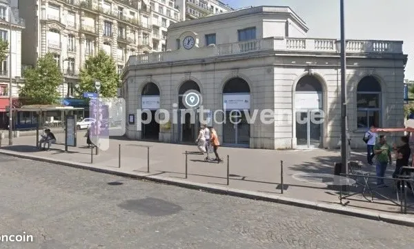 Local commercial 226 m²