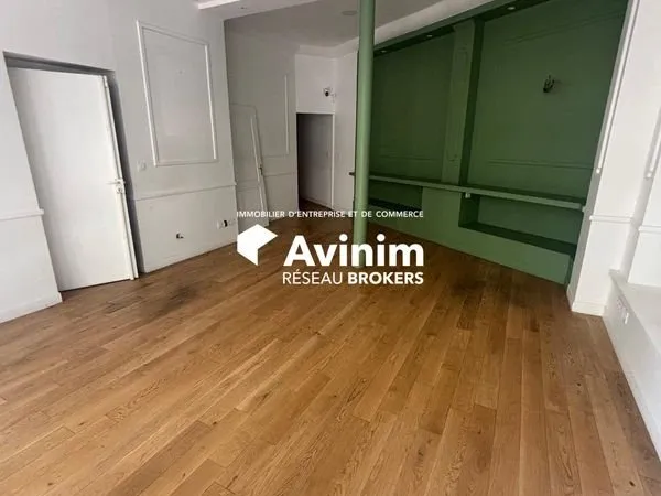 Local 55 m² Paris