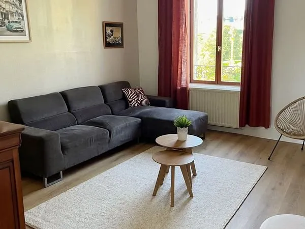 Appartement Meublé Rénové 62 m² - deux chambres