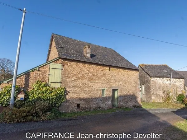 Maison à vendre proche de GORRON (53) maison à rénover avec dépendances sur 2536 m2