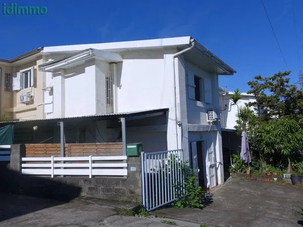 Ste Clotilde Bois de Nèfles, villa T4 mitoyenne de 100 m2