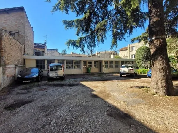 Bureau 8 pièces 175 m²