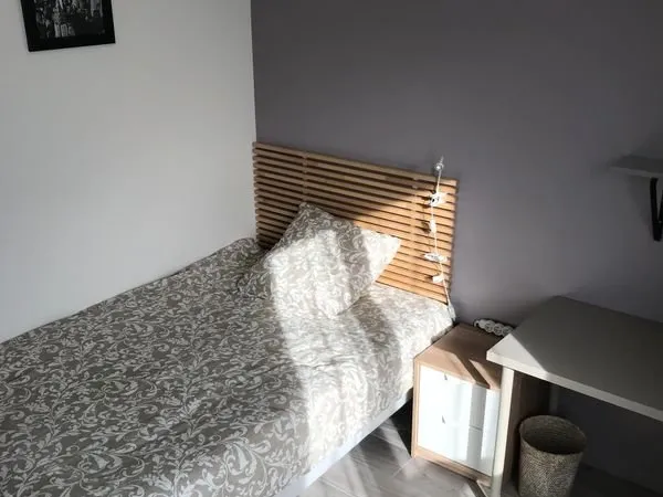 1 chambre avec SdB et WC privatifs dans Maison colocation Filles Cergy Préfecture
