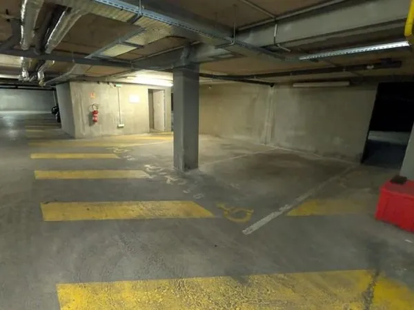Loue place de parking sécurisée en sous-sol type PMR proche Hôpital Robert Piqué