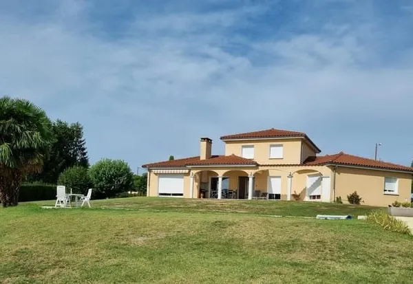 Maison avec infrastructures équestres sur 2,7 Ha- Proche Vichy