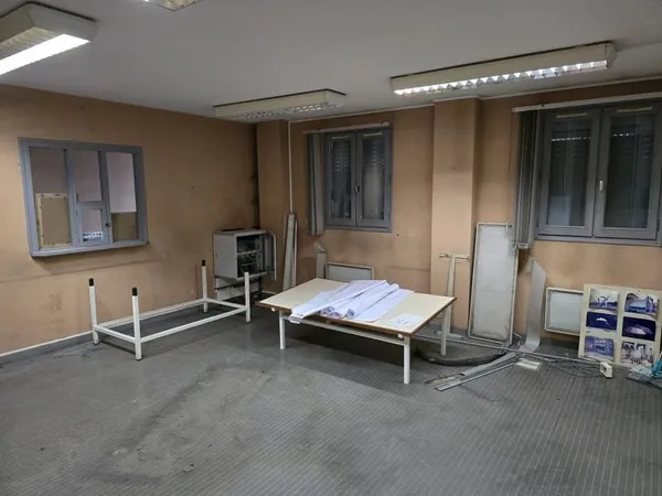 LOCAL COMMERCIAL - BUREAU