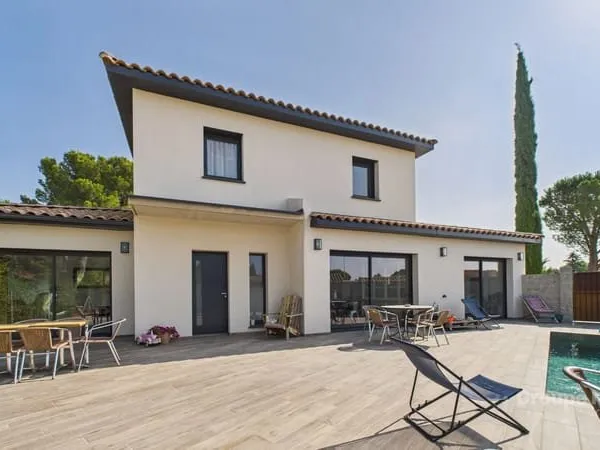 Villa Poulx 5 pièce(s) 139 m2 sur 700 m2 avec pisicne