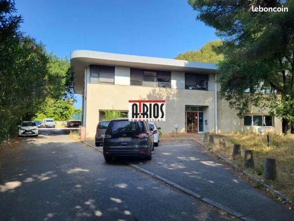 Local bureaux 780 m²