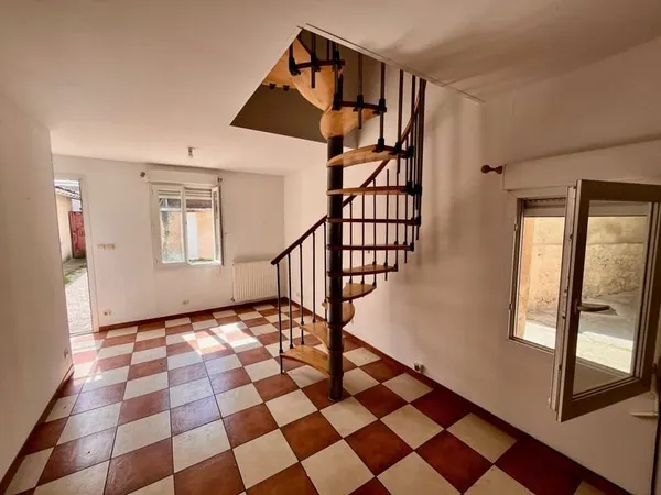 Maison en pierre avec deux chambres