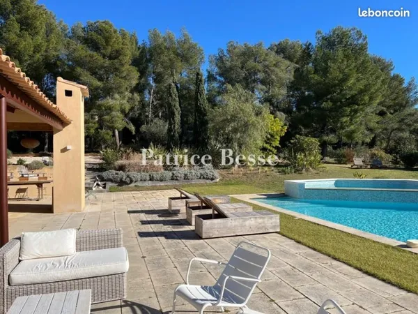 Maison 8 pièces 271 m²