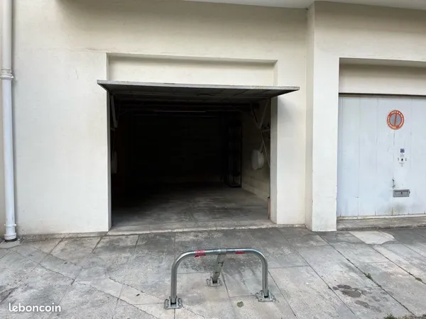 A vendre grand garage plein pied
