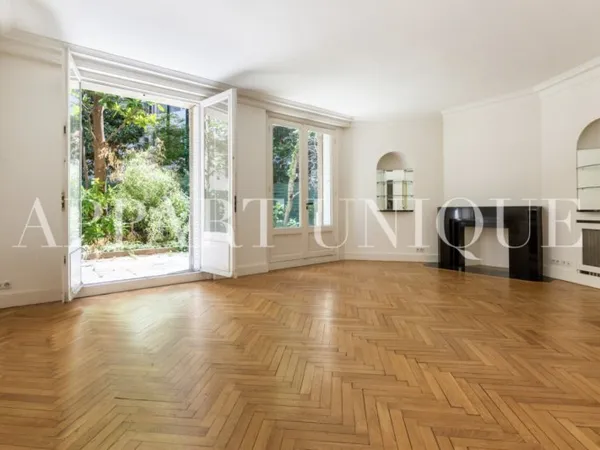 FOCH - SUBLIME APPARTEMENT DE RECEPTION AVEC JARDIN