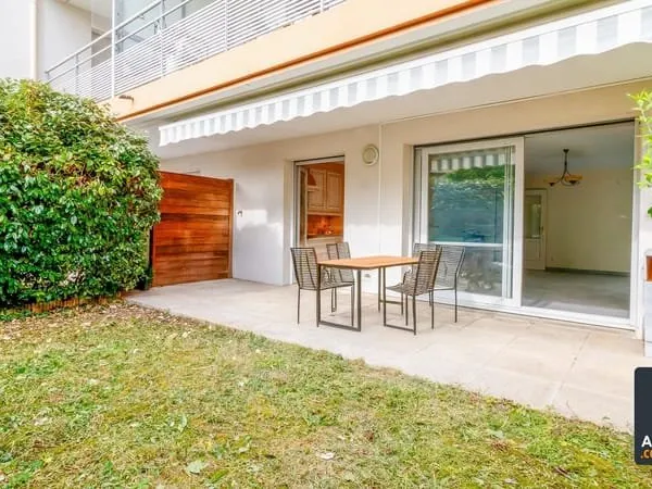 Appartement T4 en Rez-de-Jardin privatif avec terrasse et Garage Double, dans un secteur calme et ré