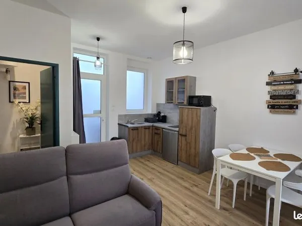 T2 meublé lumineux, rénové, 31m², avec parking privé, à deux pas de l'université et des commerces