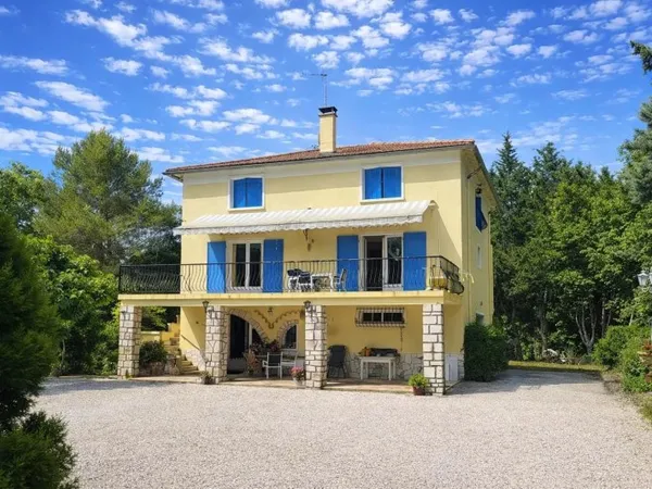 VILLA SUR 3 NIVEAUX AVEC 3 LOGEMENTS BESSE