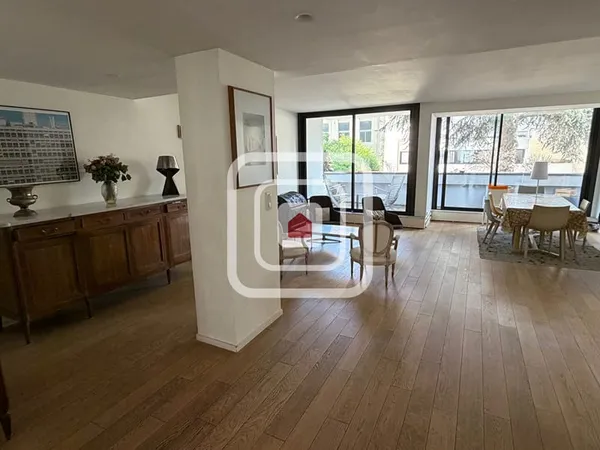 HYPER-CENTRE APPARTEMENT T6 DE 150M2 AVEC EXTERIEUR - PARKING - CAVE ET STUDIO