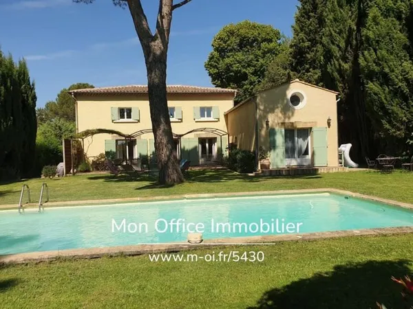 Référence : 5430-AUS - Maison familiale agréable avec jardin et piscine