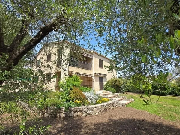 Maison 7 pièces 245 m²