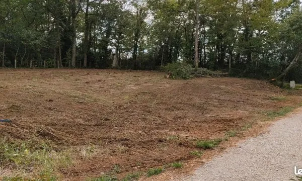 Terrain ; 854m² Montmercy 89
