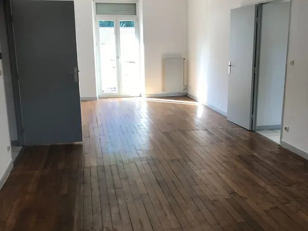 Appartement 3 pièces rénové avec balcon