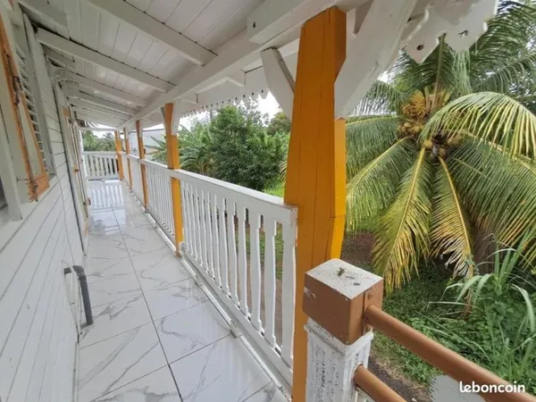 Appartement meublé avec terrasse - charme créole - Capesterre-Belle-Eau