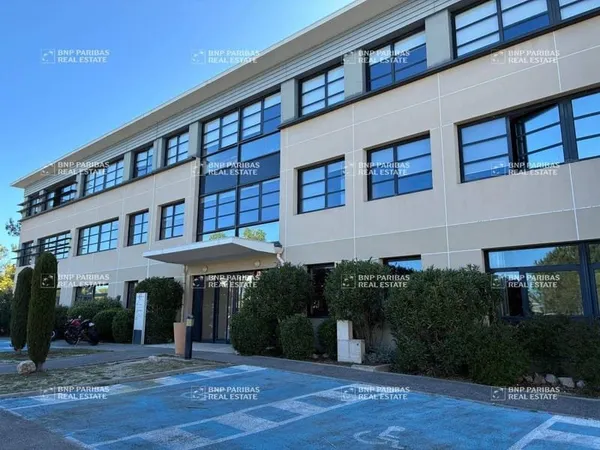 Bureaux 775 m²