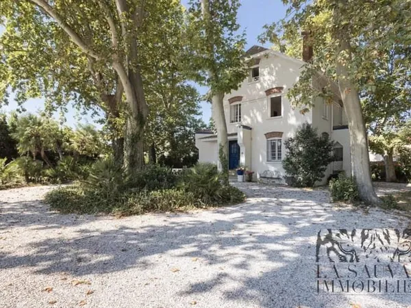Maison de maître de 200 m2 avec dépendance de 110 m2 sur un parc arboré de 2 580 m2 - Rivesaltes