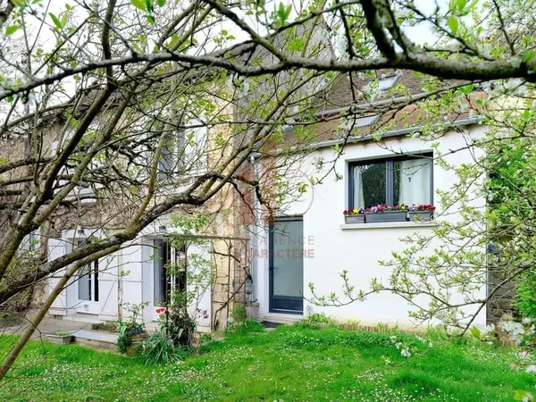 VULAINES SUR SEINE - PROCHE FONTAINEBLEAU - COEUR DE VILLAGE - MAISON DE CHARME 185 M² AVEC DEPENDAN