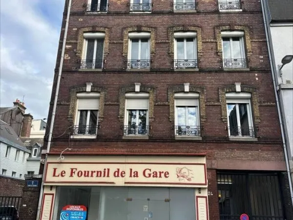 Local commercial 176 m²