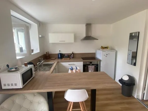 LAVAL, appartement type 2 meublé