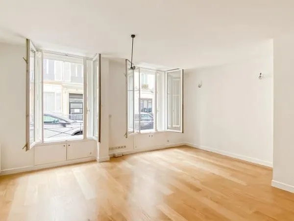 Local professionnel de 114m2 en RDC Paris 9e - Idéal profession libéral
