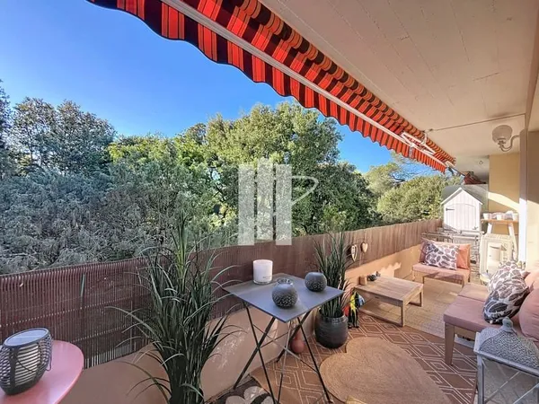 Valescure Calme absolu Appartement 3 pièces rénové avec