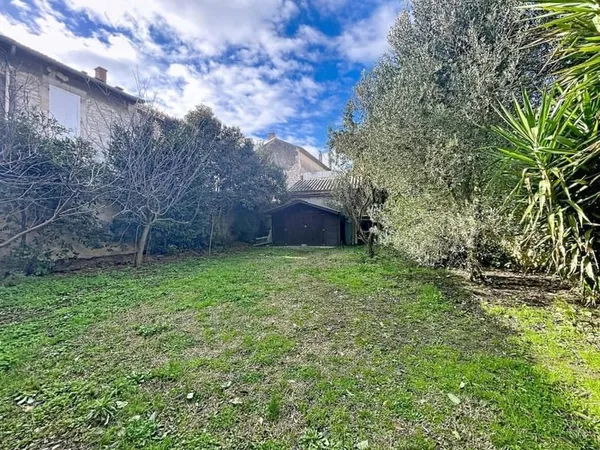 AVIGNON - TERRAIN À BÂTIR 280 m² - LIBRE CONSTRUCTEUR - SECTEUR RECHERCHÉ