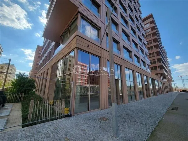 Local commercial 295 m²