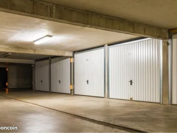 À louer GARAGE TEMPLIER 427 romain Rolland 13009 120/mois