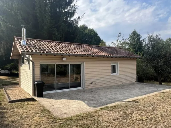 Maison moderne au calme, terrain de 7 288 m²