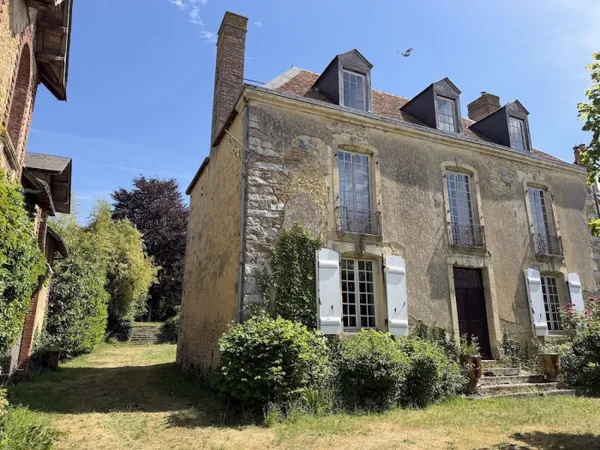 Ancien presbytère du XVIIIe siècle avec jardin