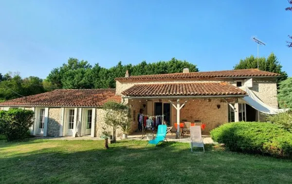 Longère 8 pièce(s) 177 m2 sur parcelle 2500 m2 avec gîte et garage