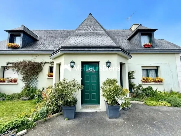 PLOUAGAT CENTRE- Maison familiale 329 m2 hab