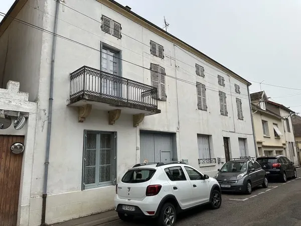 Maison de 240 m2 habitables, proche commerces et centre vill