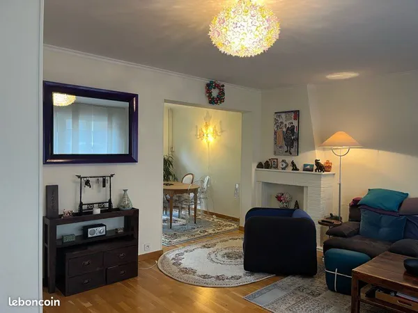 Maison à Euratechnologies au métro Canteleu, avec garage et jardin