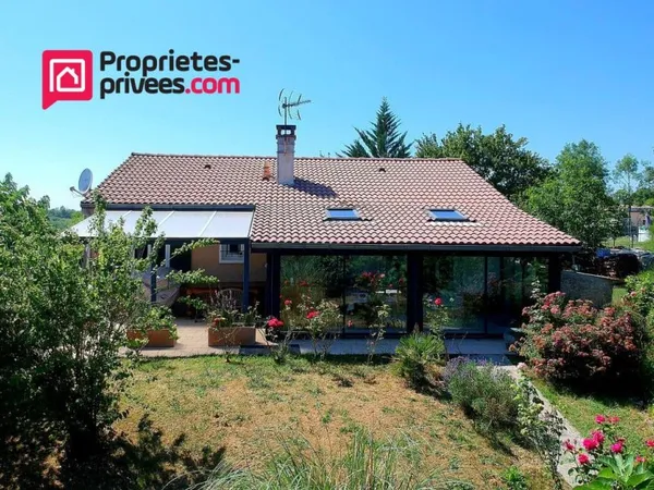 Maison avec studio indépendant, grand jardin, garage, véranda