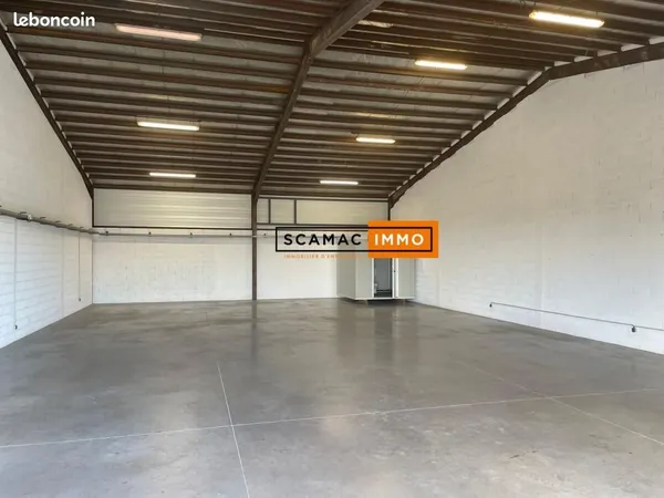 Local industriel 250 m²