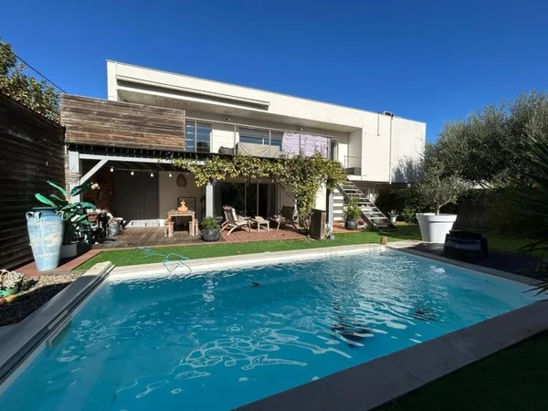 Maison 9 pièces 210 m²