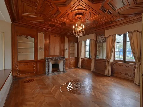 Maison 10 pièces 256 m²