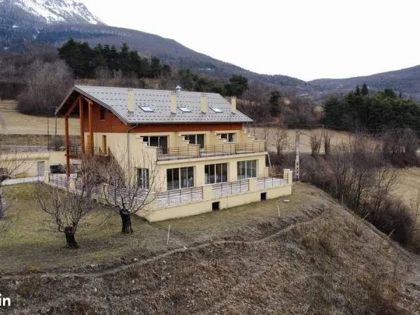 Vends grande maison avec vue sur le lac de Serre ponçon