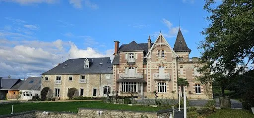 Château 40 pièces 2000 m²