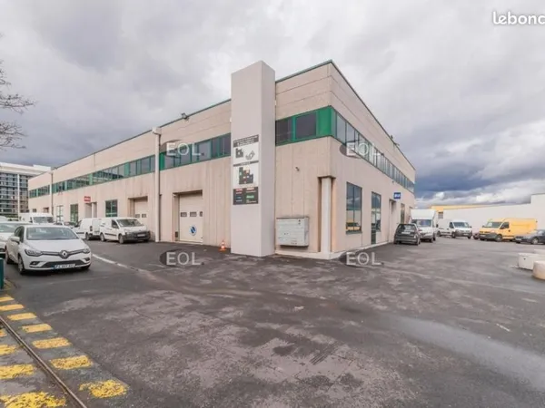Local bureaux 807 m²