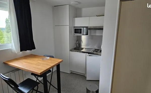 Studio entièrement meublé (20 m²) (B12) - LIBRE DE SUITE