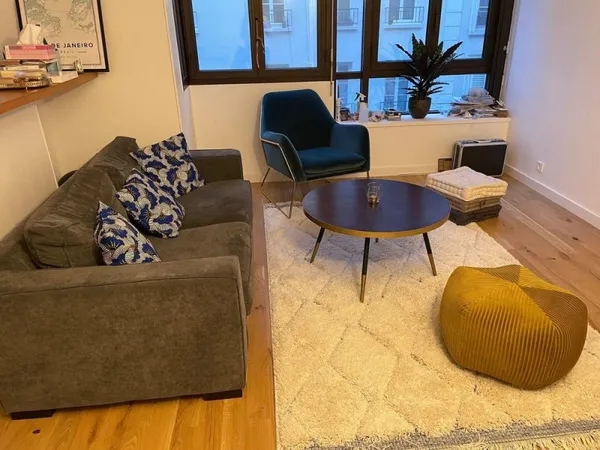 Charmant T2 de 46,14m2 meublé loué 1495€ C.C.